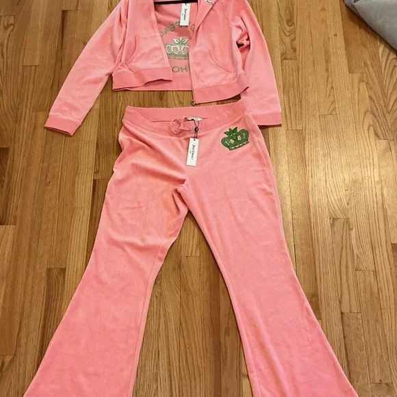Juicy Couture Coral Velour Set with Green Logo - Picture 1 of 2